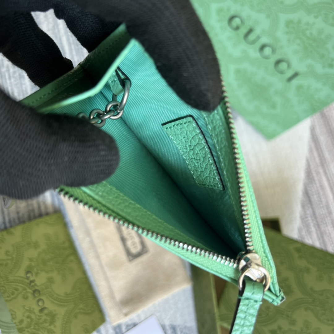 Gucci 701070 GG Marmont keychain card case green