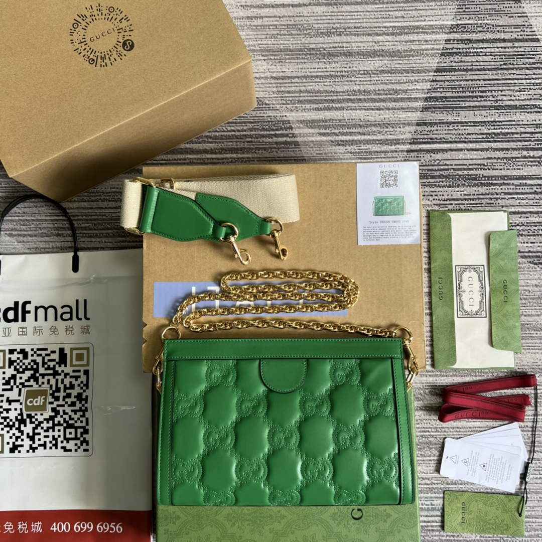 Gucci ‎‎702200 GG Matelassé leather small green