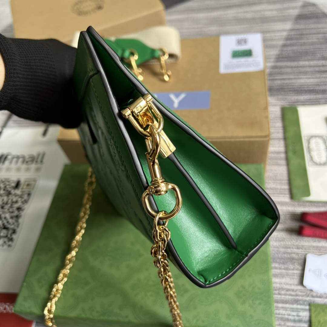 Gucci ‎‎702200 GG Matelassé leather small green