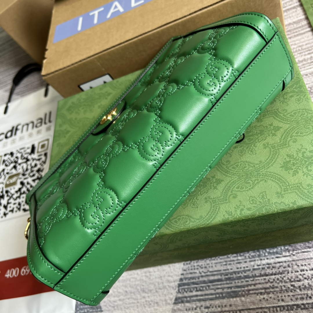 Gucci ‎‎702200 GG Matelassé leather small green