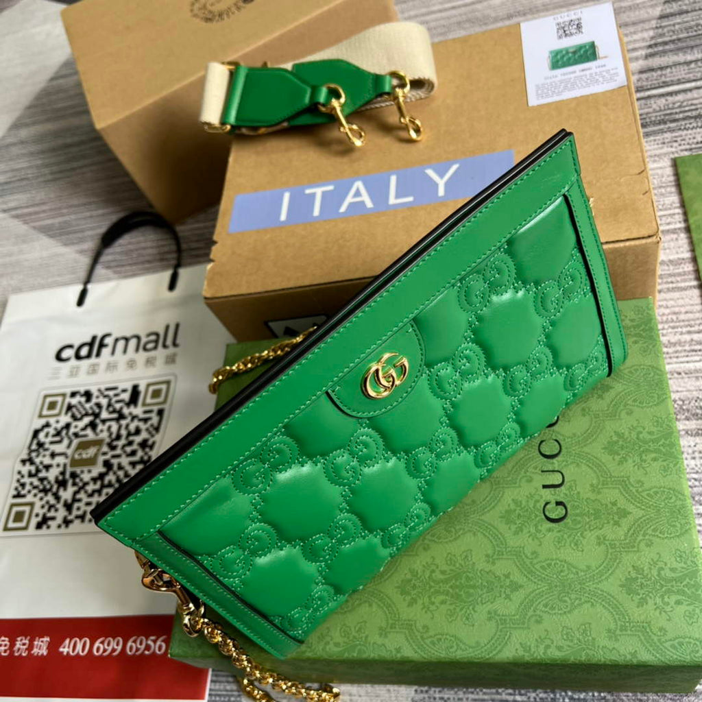 Gucci ‎‎702200 GG Matelassé leather small green