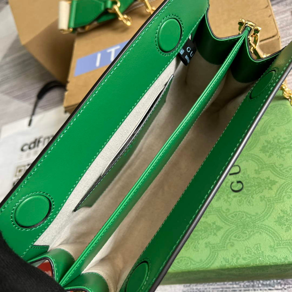 Gucci ‎‎702200 GG Matelassé leather small green