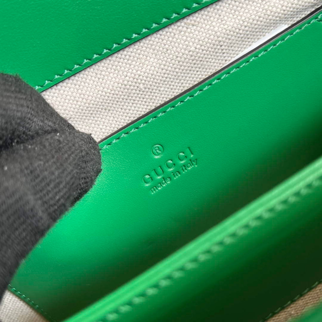 Gucci ‎‎702200 GG Matelassé leather small green