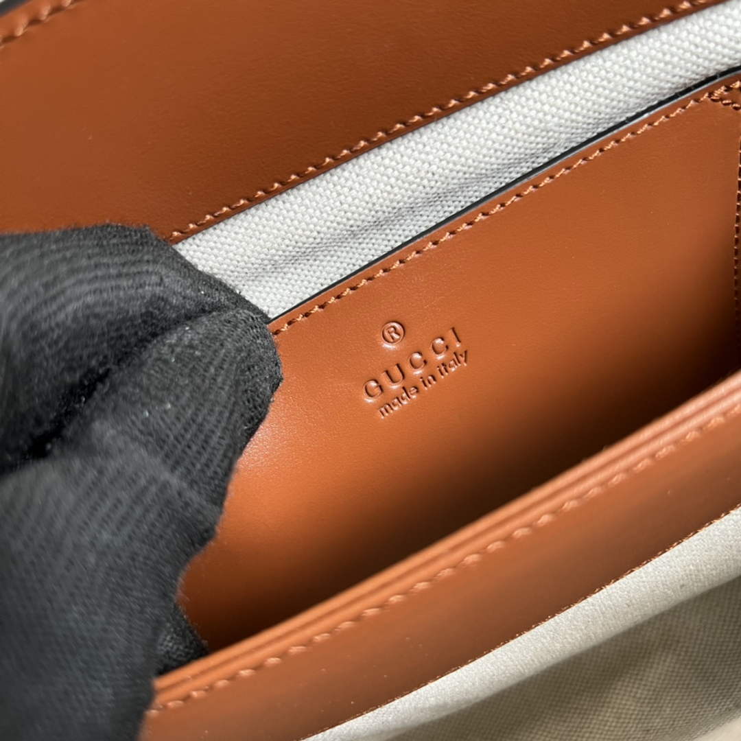 Gucci ‎‎702200 GG Matelassé leather small ligth brown