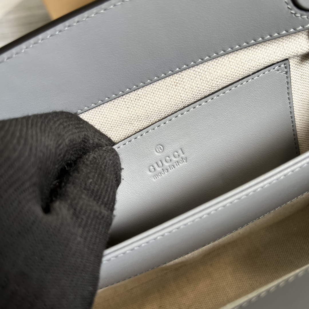 Gucci ‎‎702200 GG Matelassé leather small gray