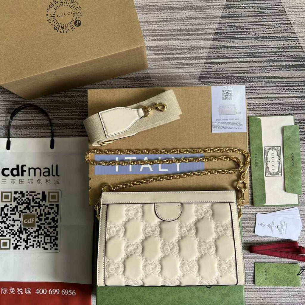 Gucci ‎‎702200 GG Matelassé leather small white