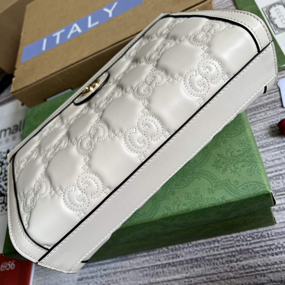 Gucci ‎‎702200 GG Matelassé leather small white