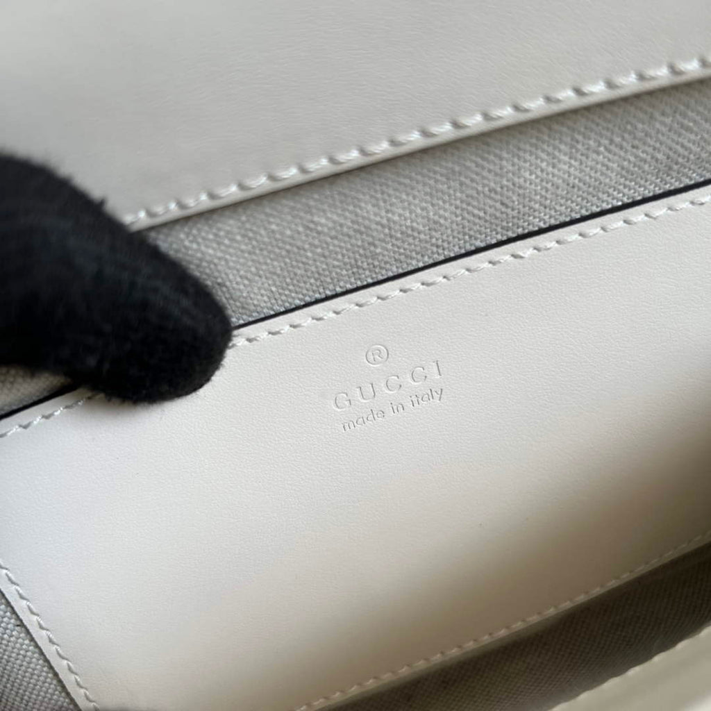 Gucci ‎‎702200 GG Matelassé leather small white