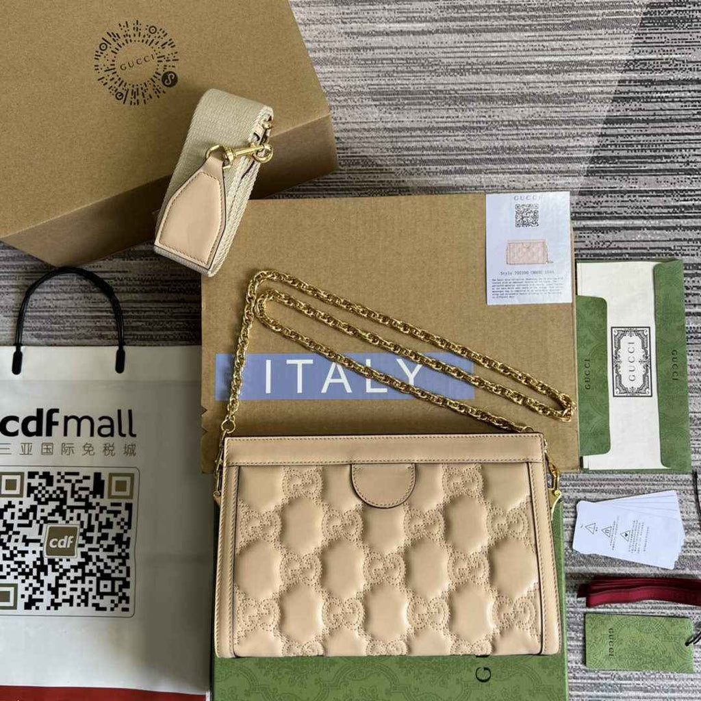 Gucci ‎‎702200 GG Matelassé leather small beige