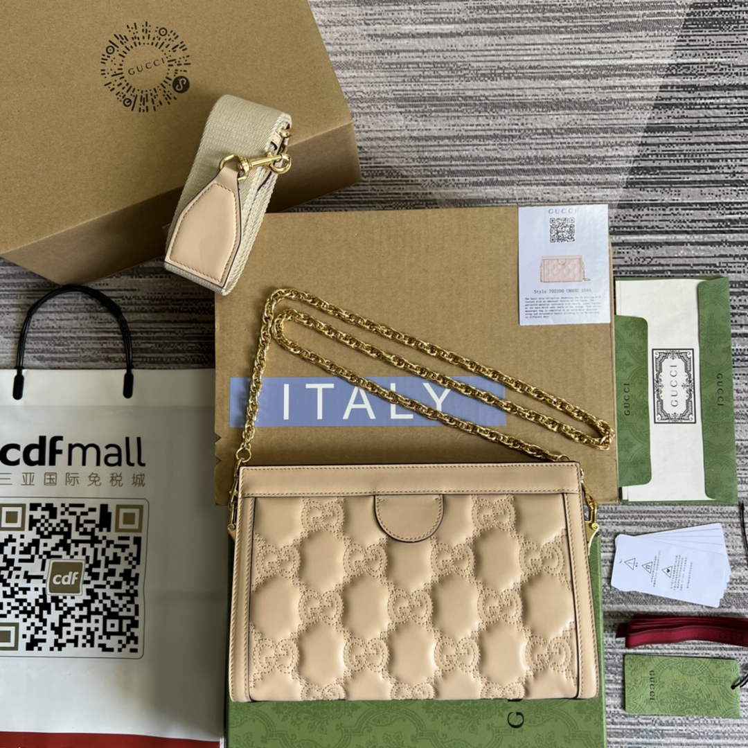 Gucci ‎‎702200 GG Matelassé leather small beige