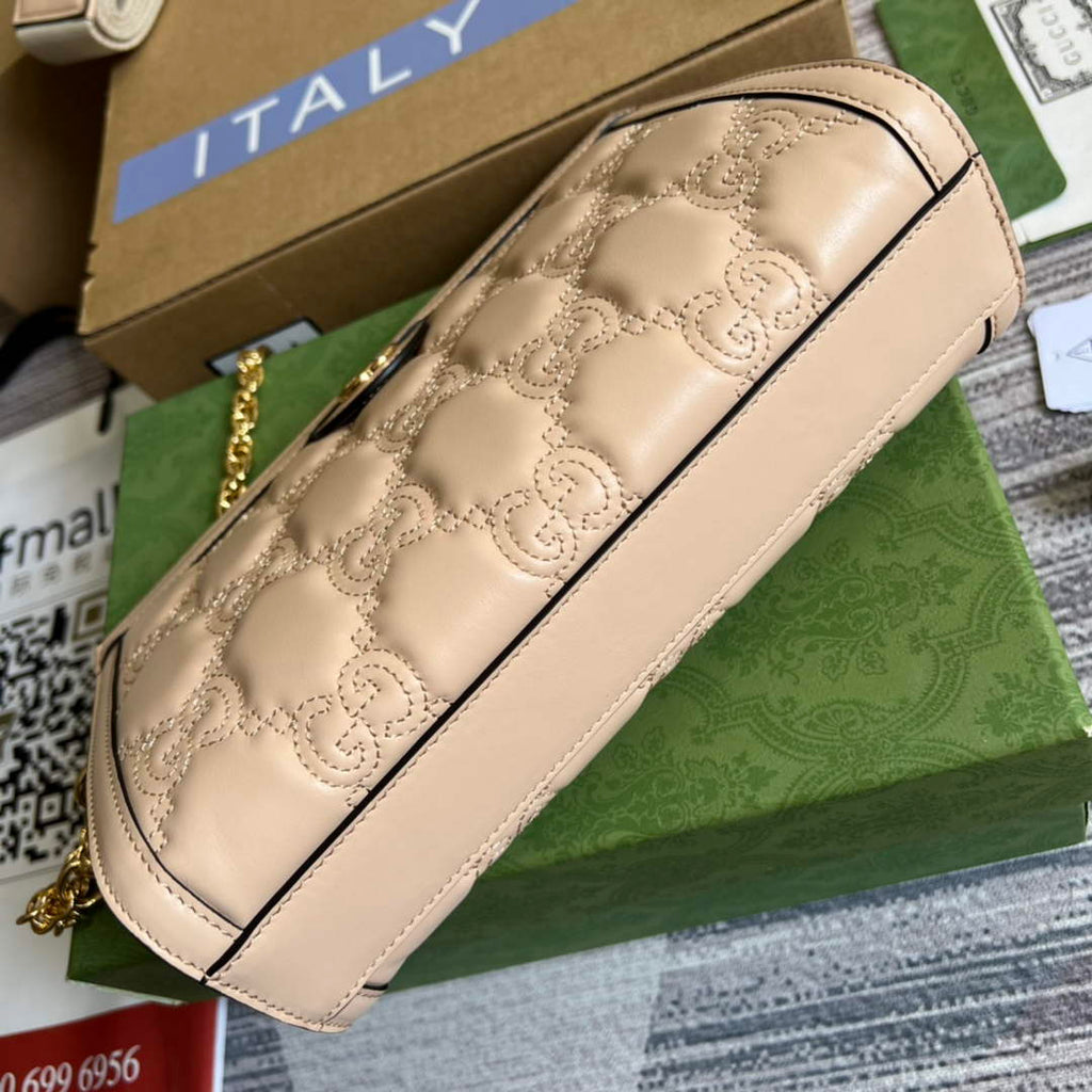 Gucci ‎‎702200 GG Matelassé leather small beige
