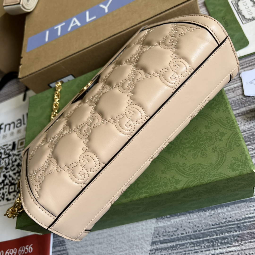 Gucci ‎‎702200 GG Matelassé leather small beige