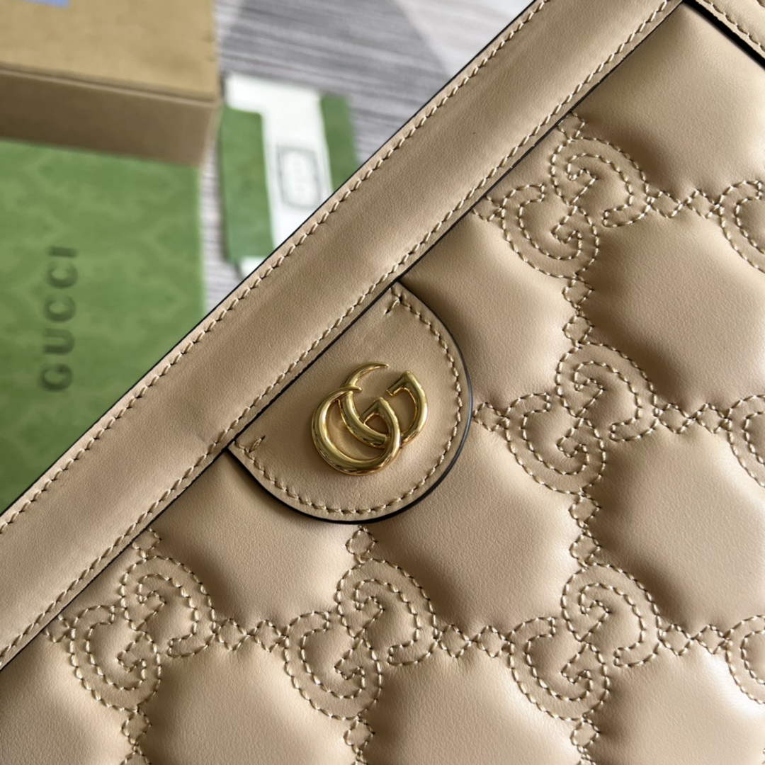Gucci ‎‎702200 GG Matelassé leather small beige