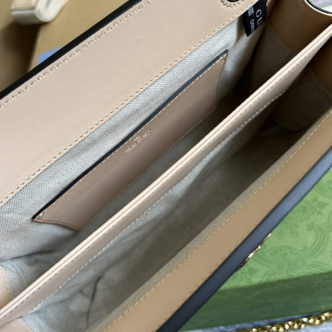 Gucci ‎‎702200 GG Matelassé leather small beige