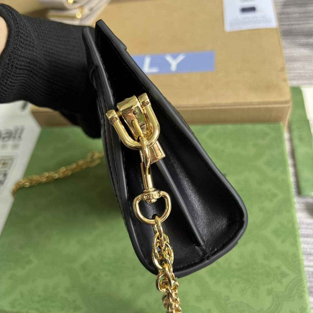 Gucci ‎702228 GG Matelassé leather mini bag Black leather