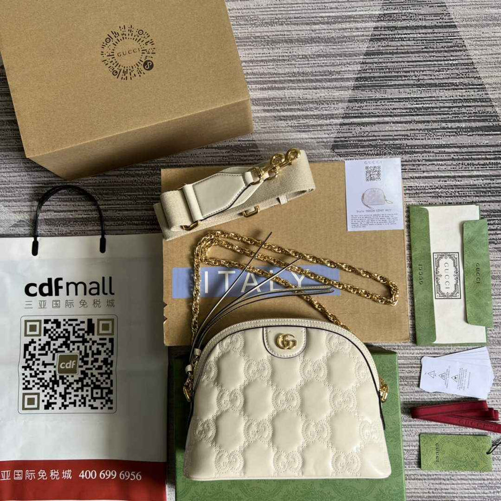 Gucci ‎‎702229 GG Matelassé leather small bag beige