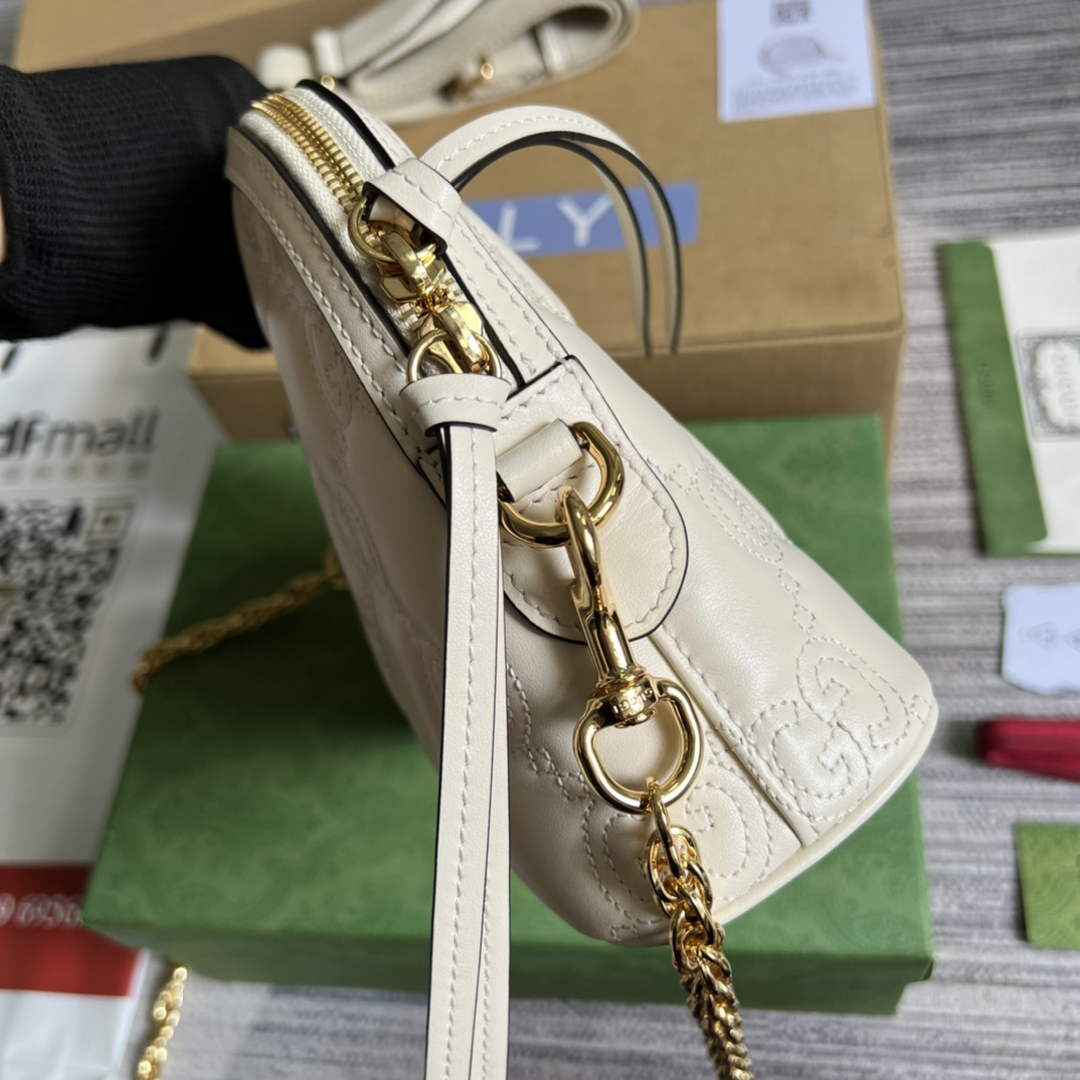 Gucci ‎‎702229 GG Matelassé leather small bag beige