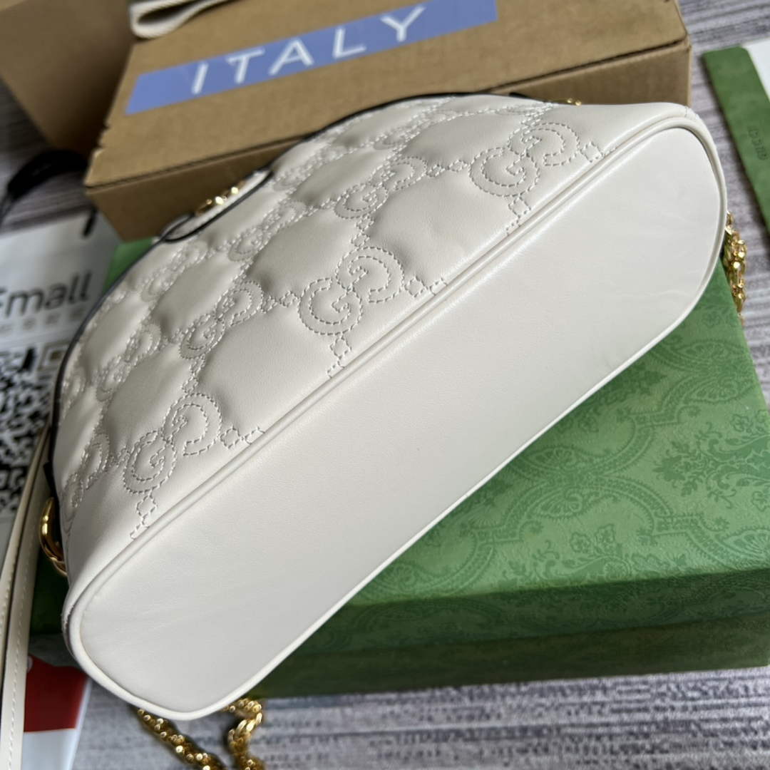 Gucci ‎‎702229 GG Matelassé leather small bag beige