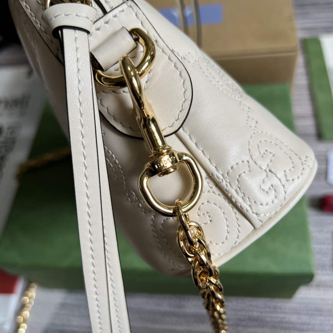 Gucci ‎‎702229 GG Matelassé leather small bag beige
