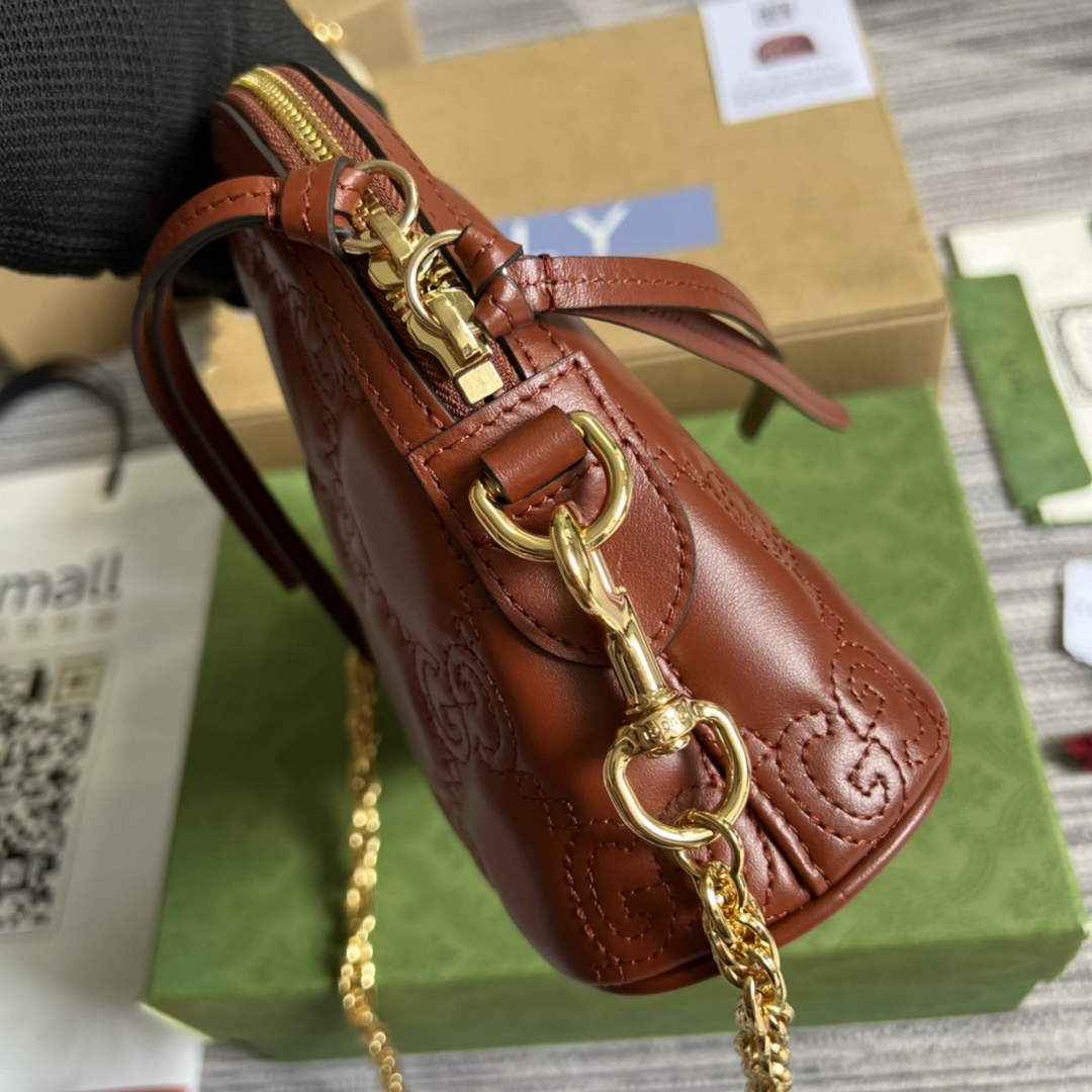 Gucci ‎‎702229 GG Matelassé leather small bag light brown