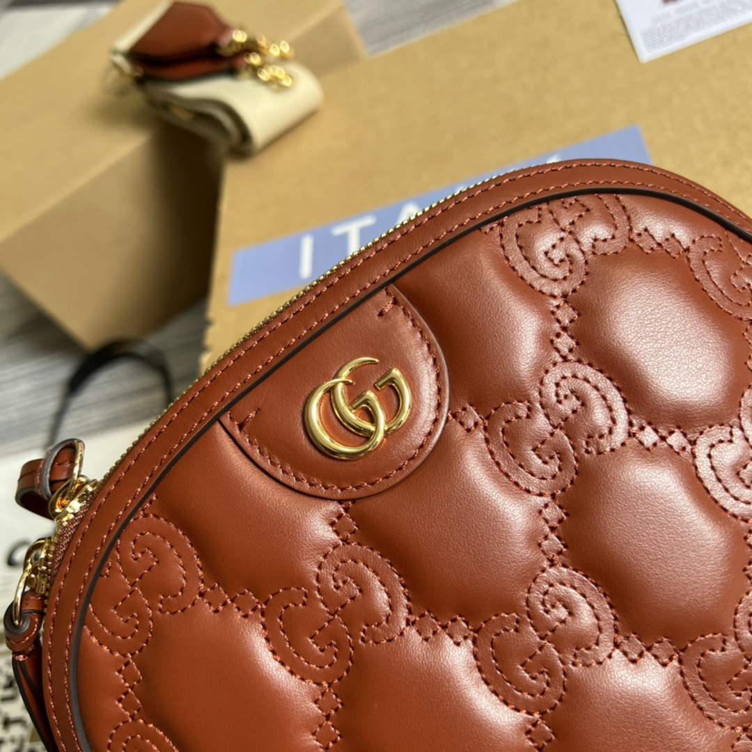 Gucci ‎‎702229 GG Matelassé leather small bag light brown