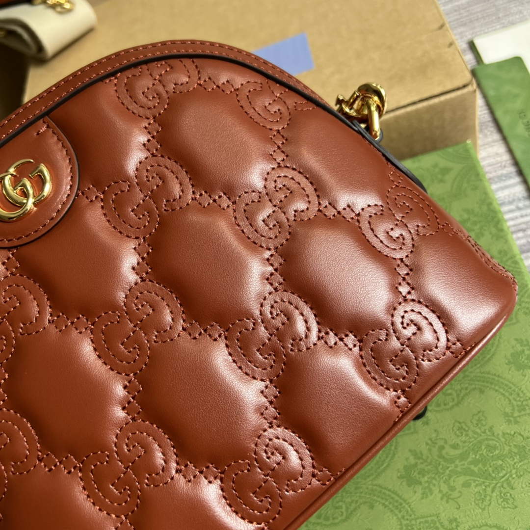Gucci ‎‎702229 GG Matelassé leather small bag light brown