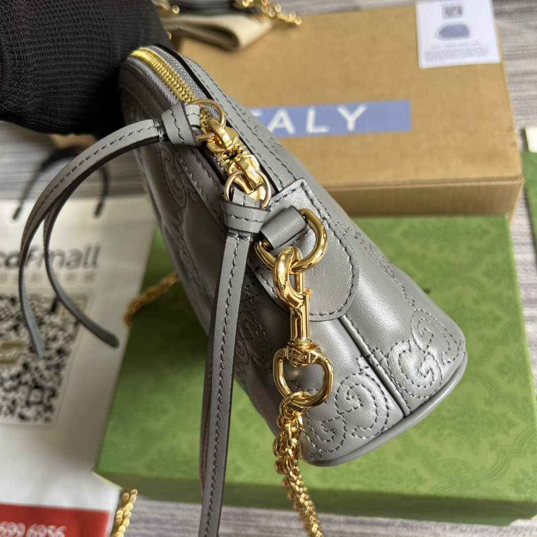 Gucci ‎‎702229 GG Matelassé leather small bag gray