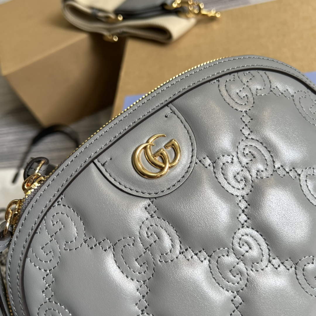 Gucci ‎‎702229 GG Matelassé leather small bag gray