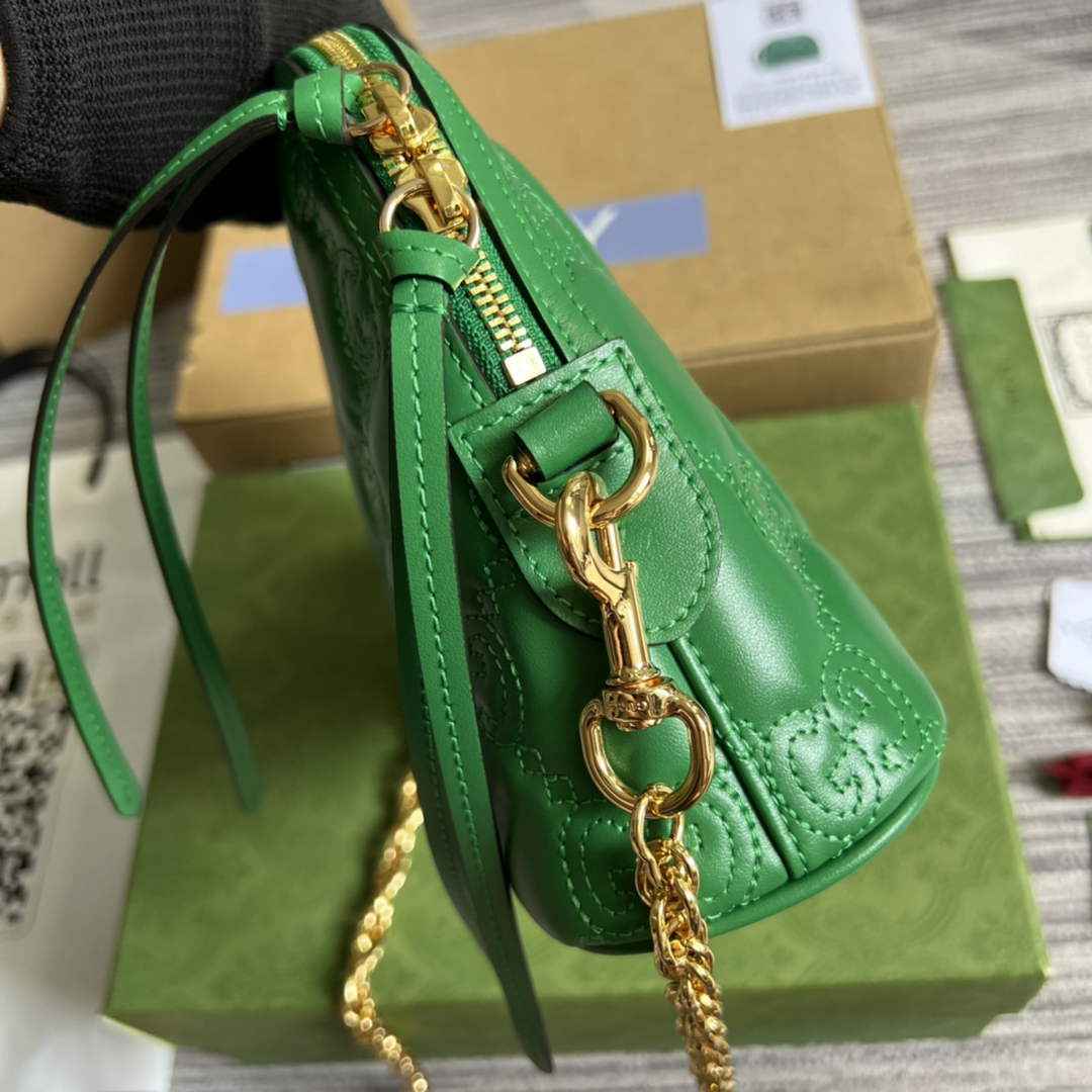 Gucci ‎‎702229 GG Matelassé leather small bag green
