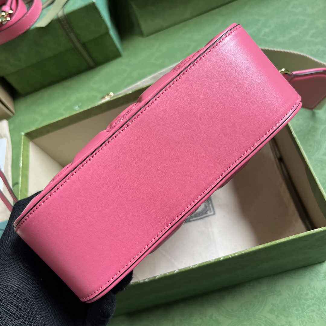 Gucci 702234 GG Matelassé leather shoulder bag Pink