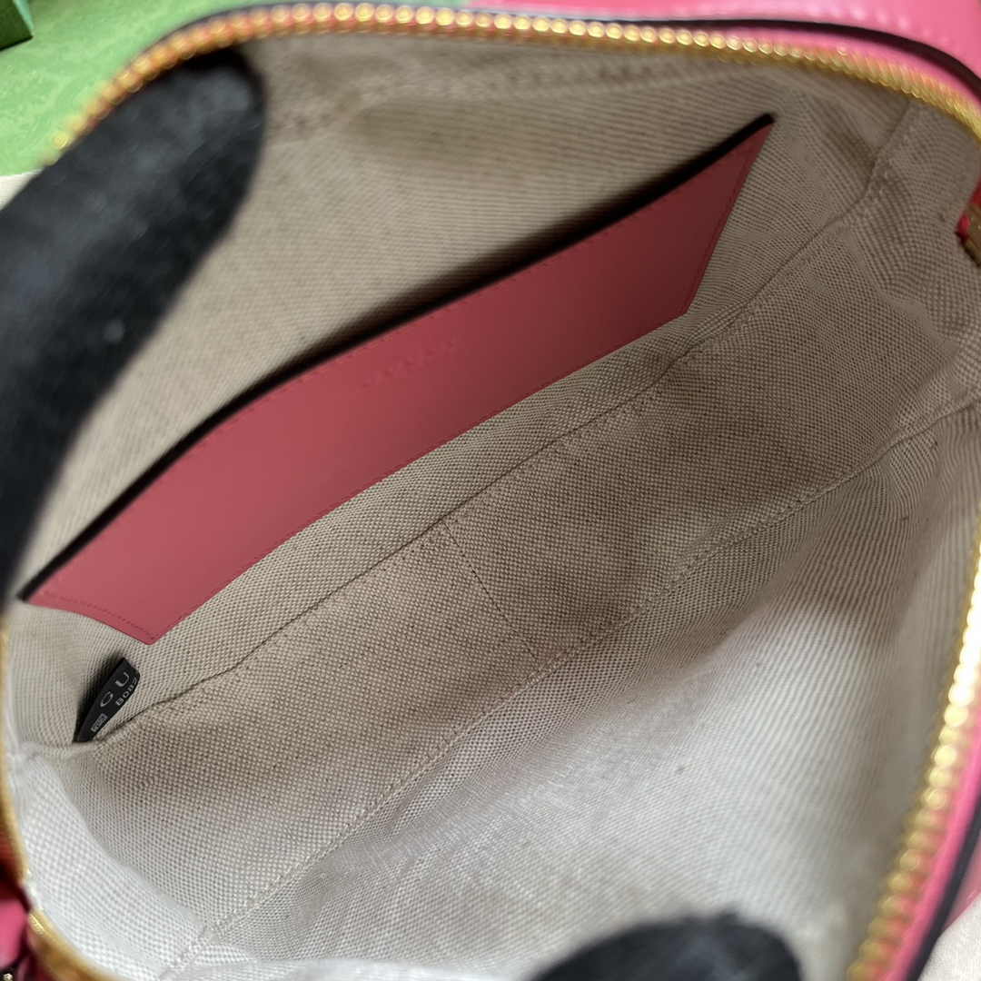 Gucci 702234 GG Matelassé leather shoulder bag Pink