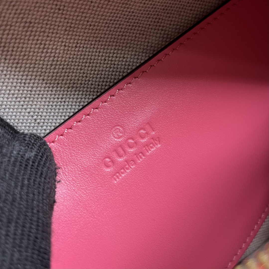 Gucci 702234 GG Matelassé leather shoulder bag Pink