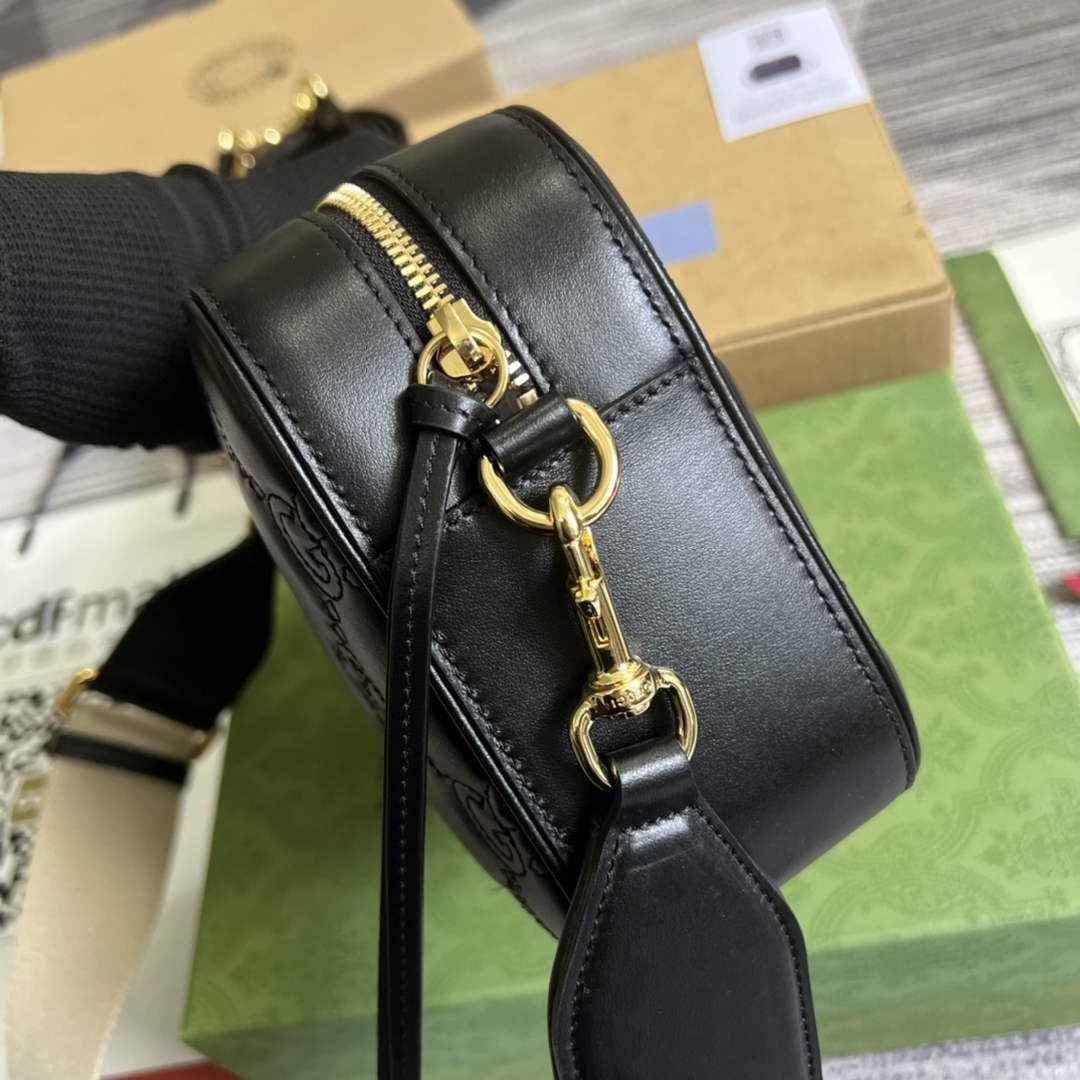 Gucci 702234 GG Matelassé leather shoulder bag Black