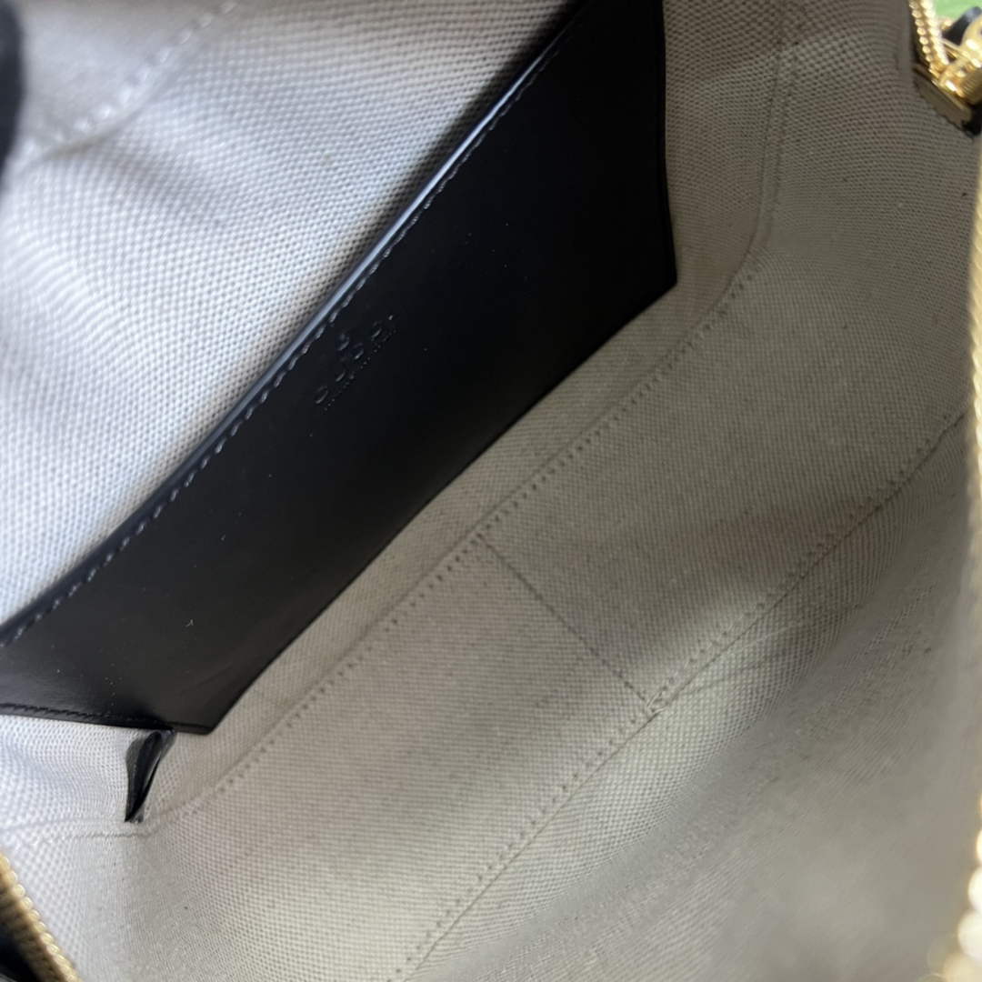 Gucci 702234 GG Matelassé leather shoulder bag Black
