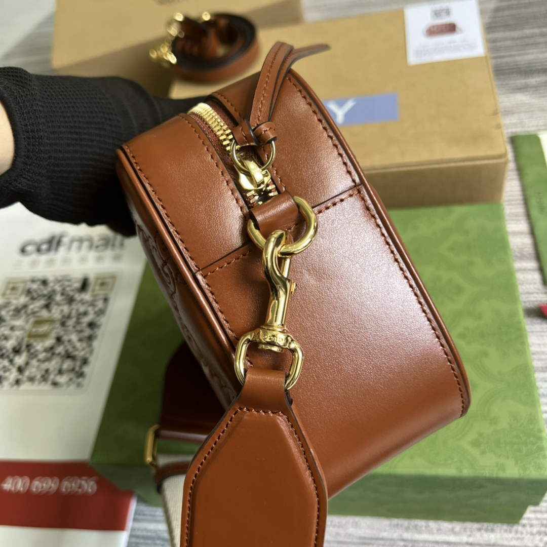 Gucci 702234 GG Matelassé leather shoulder bag Brown