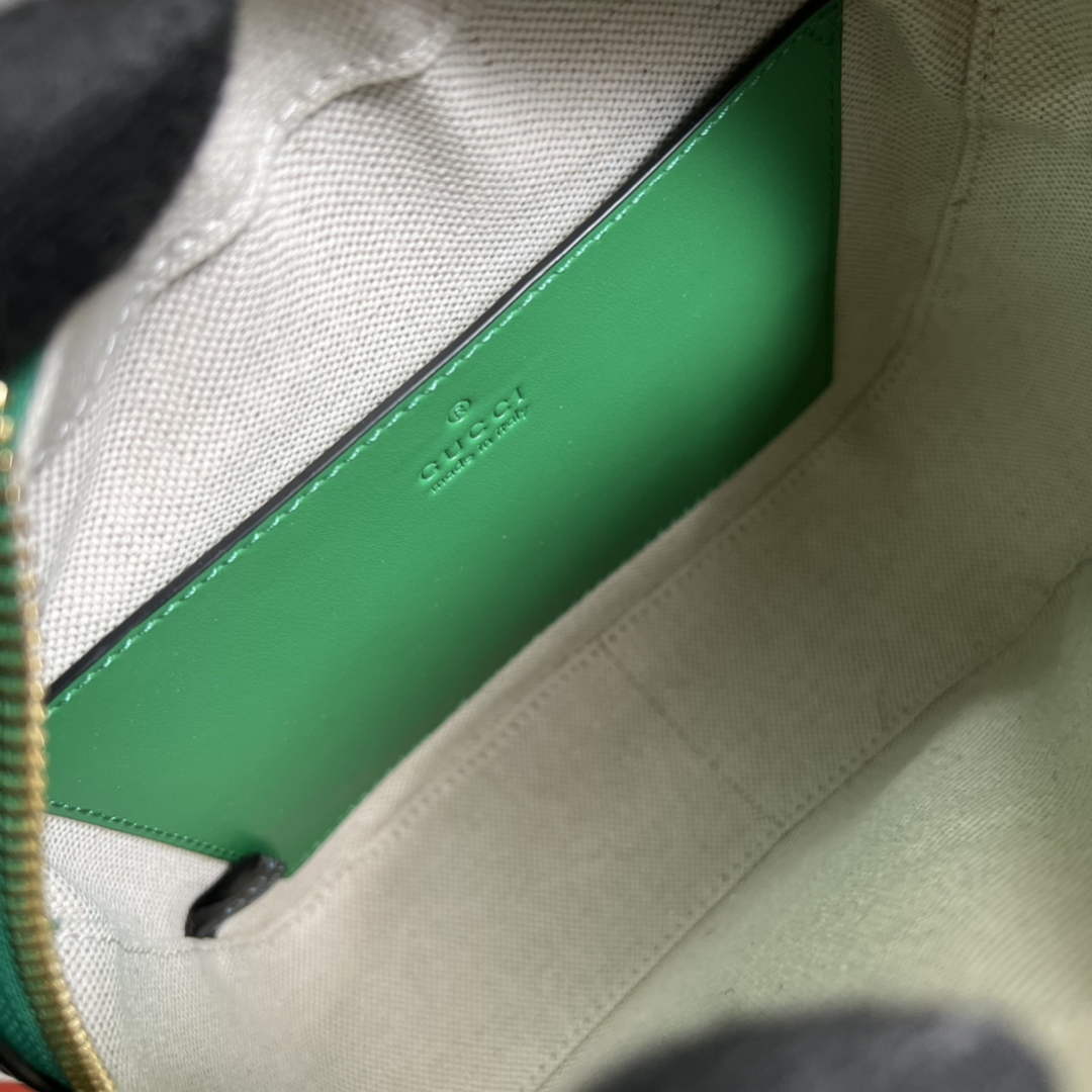 Gucci 702234 GG Matelassé leather shoulder bag Green