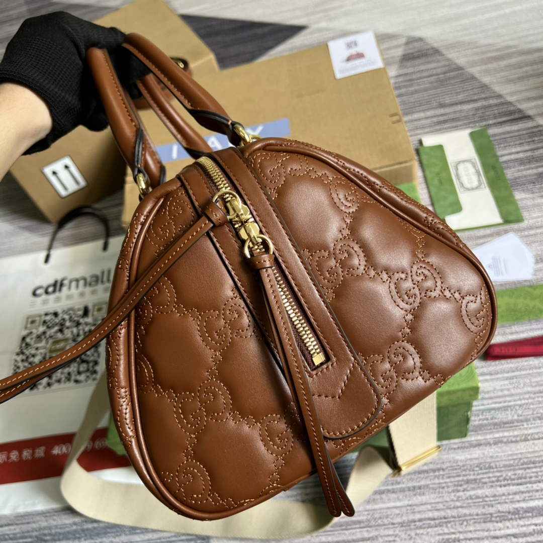 Gucci ‎‎702242 GG Matelassé leather medium bag light brown