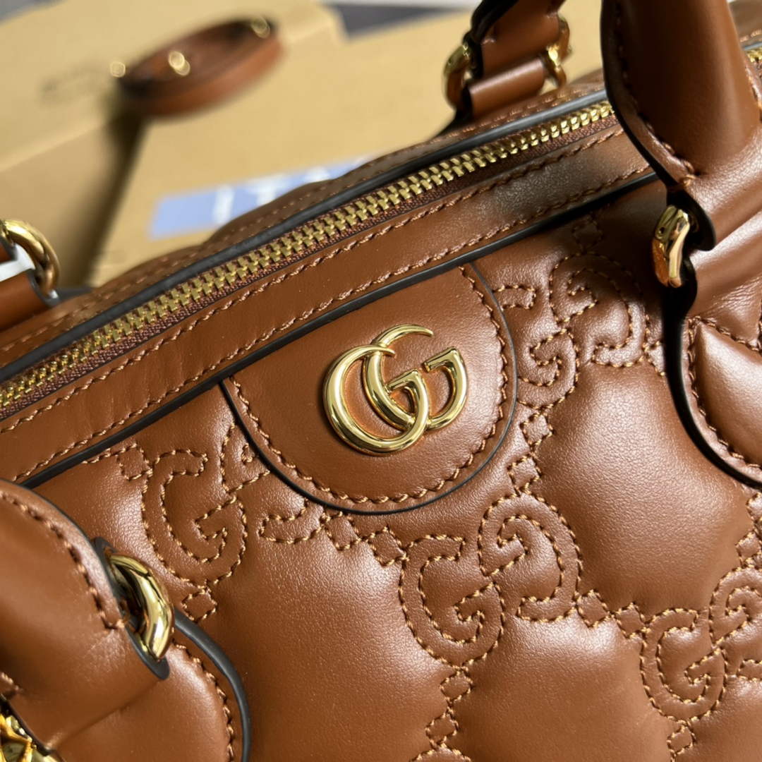 Gucci ‎‎702242 GG Matelassé leather medium bag light brown