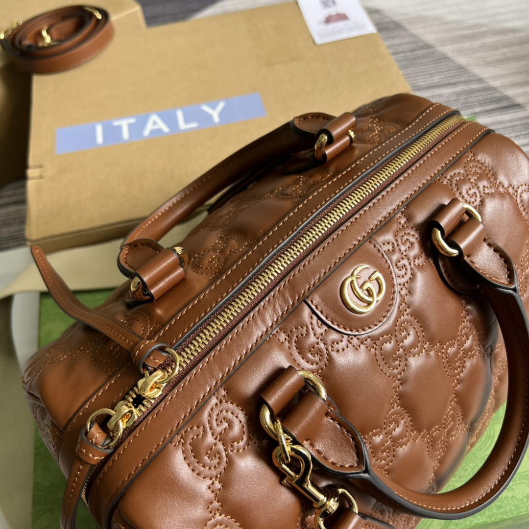 Gucci ‎‎702242 GG Matelassé leather medium bag light brown