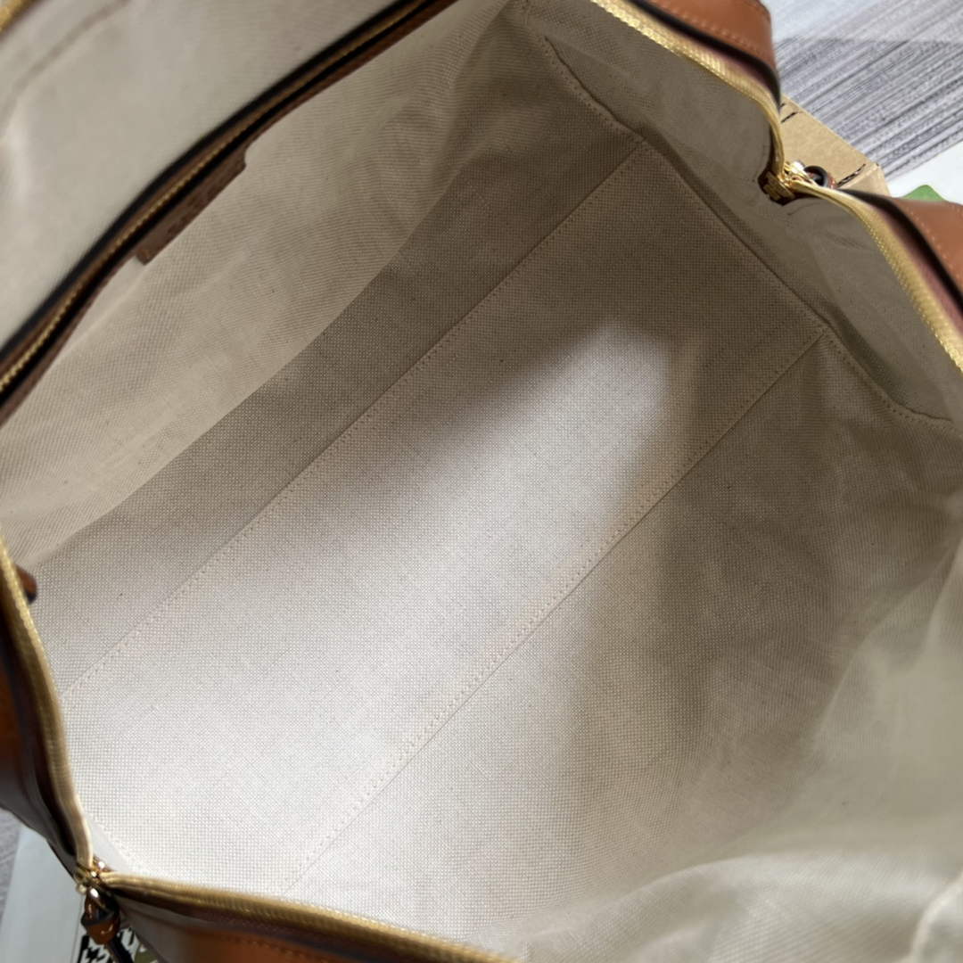 Gucci ‎‎702242 GG Matelassé leather medium bag light brown