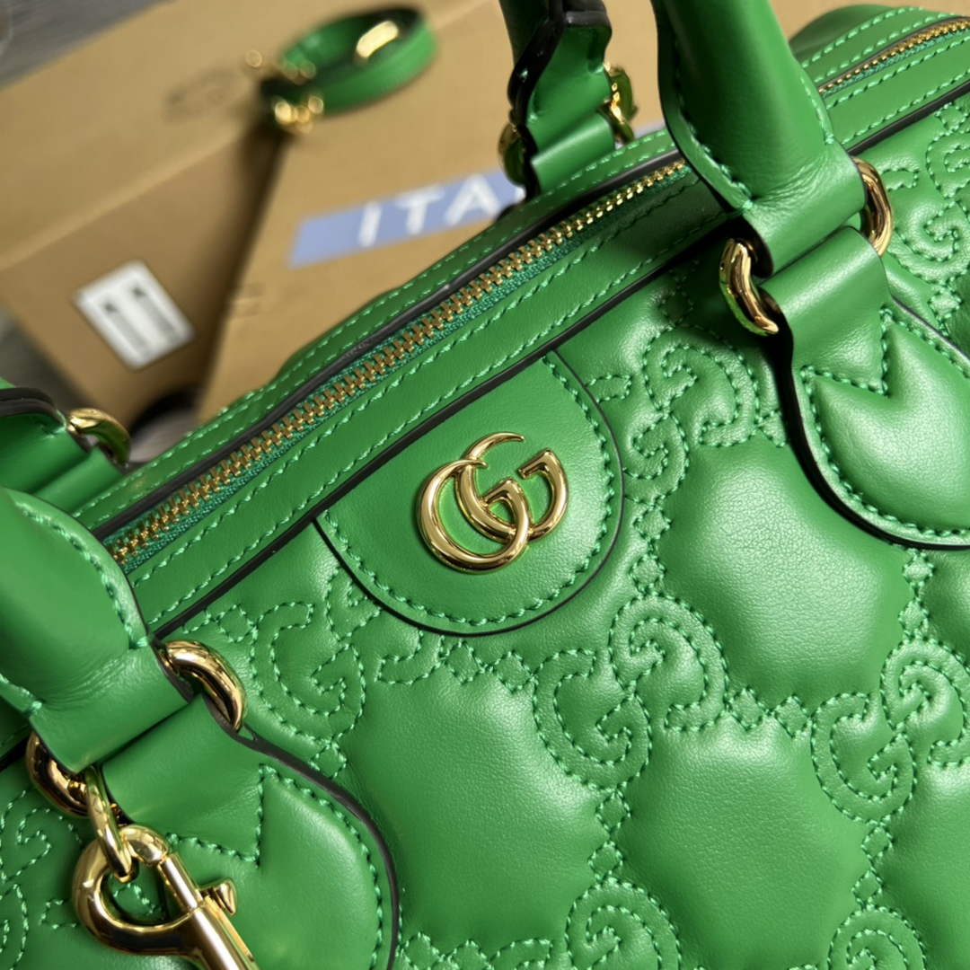 Gucci ‎‎702242 GG Matelassé leather medium bag green