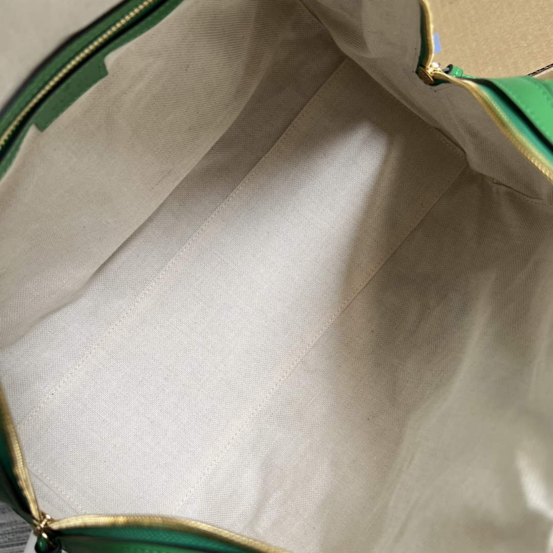 Gucci ‎‎702242 GG Matelassé leather medium bag green