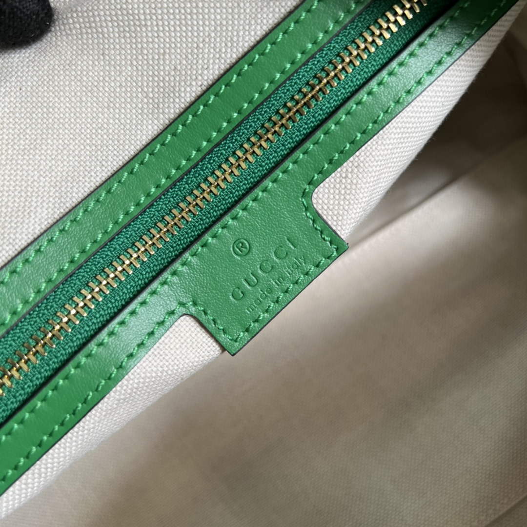 Gucci ‎‎702242 GG Matelassé leather medium bag green