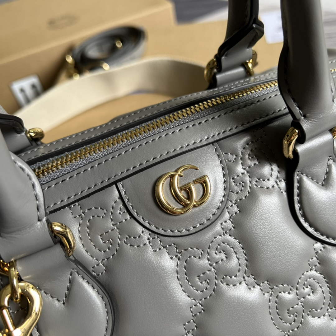 Gucci ‎‎702242 GG Matelassé leather medium bag gray