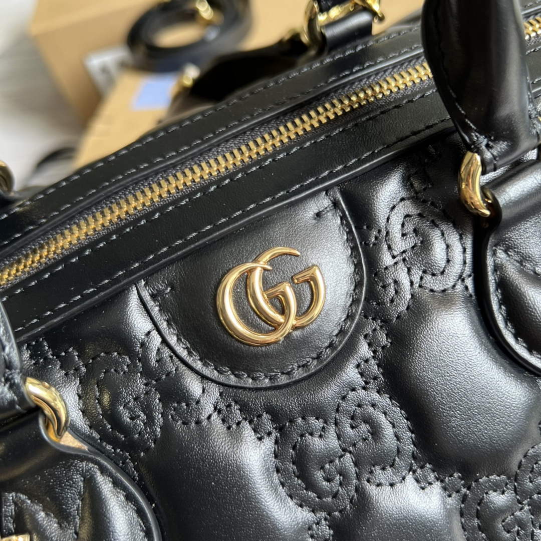 Gucci ‎‎702242 GG Matelassé leather medium bag black