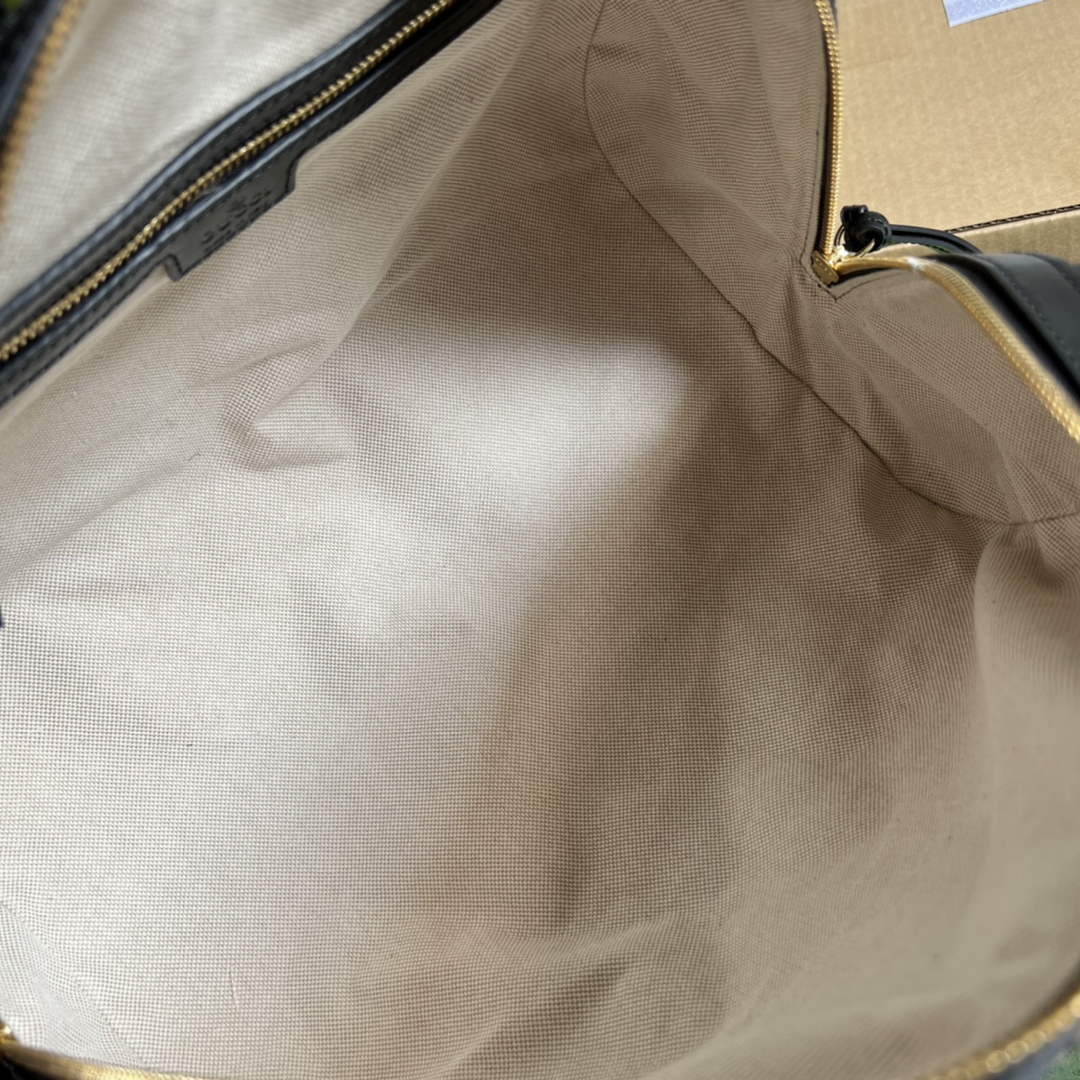 Gucci ‎‎702242 GG Matelassé leather medium bag black