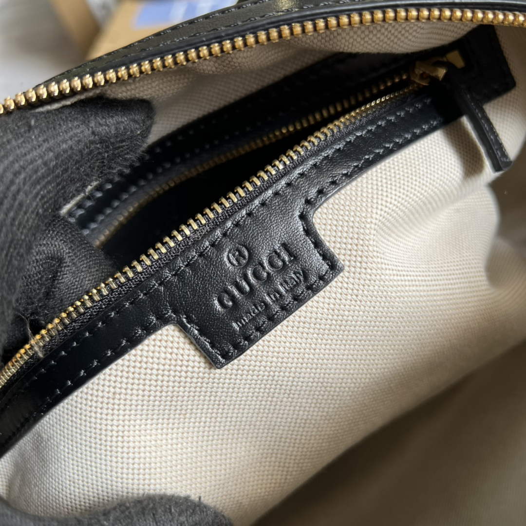 Gucci ‎‎702242 GG Matelassé leather medium bag black