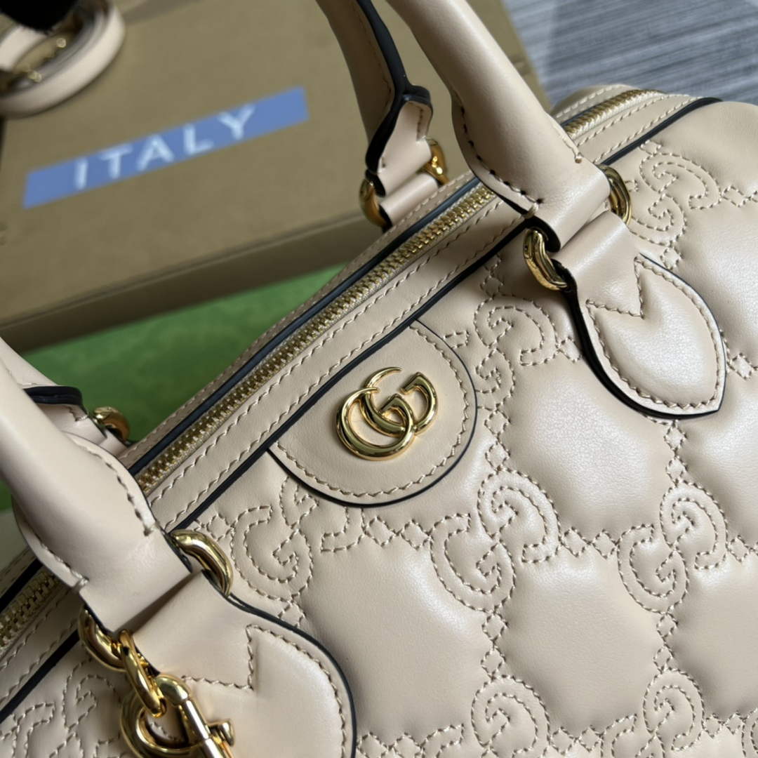 Gucci ‎‎702242 GG Matelassé leather medium bag beige