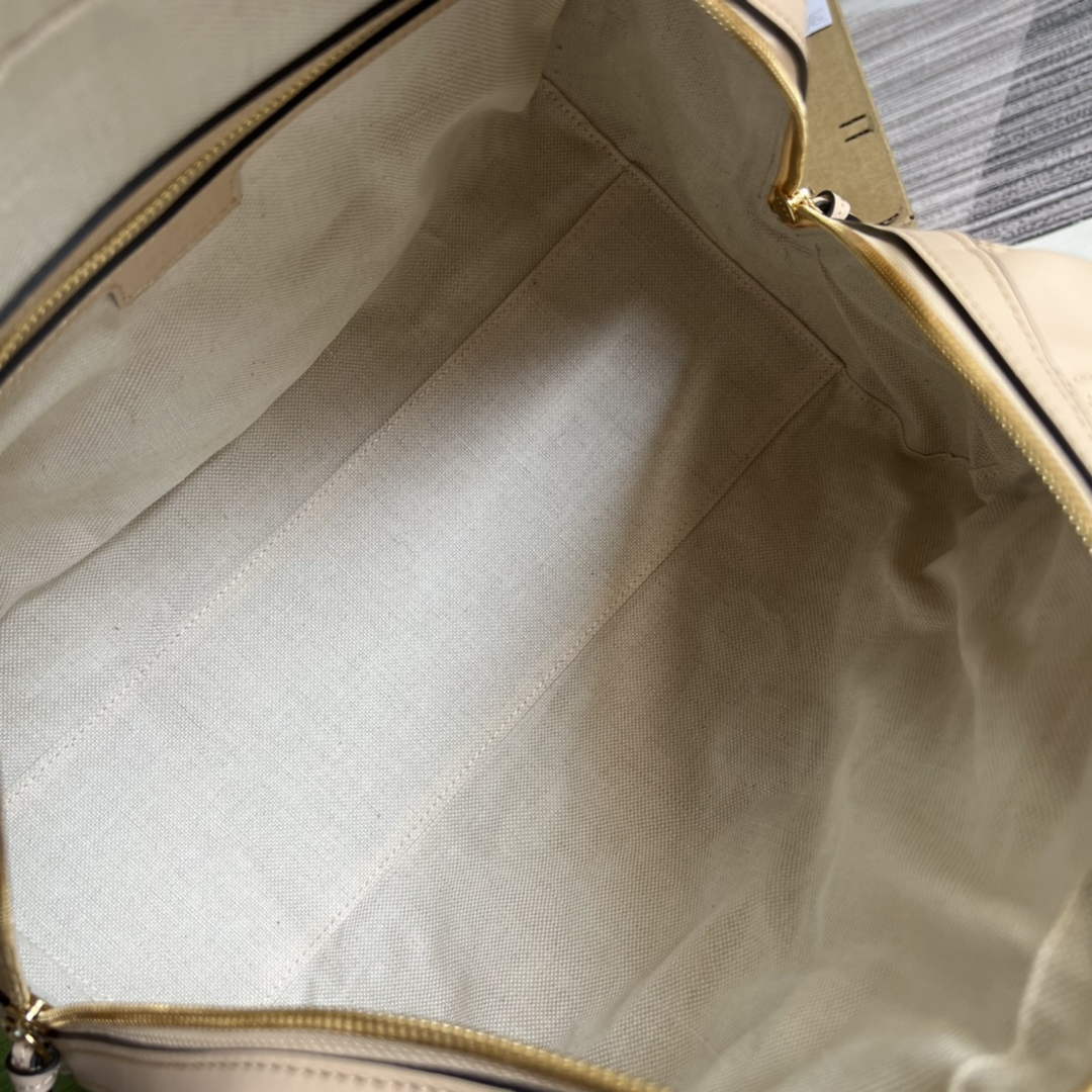 Gucci ‎‎702242 GG Matelassé leather medium bag beige