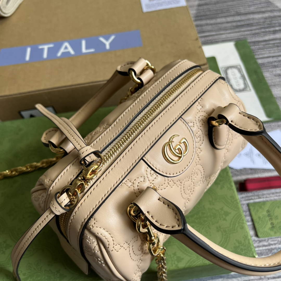 Gucci ‎702251 GG Matelassé leather mini bag Beige